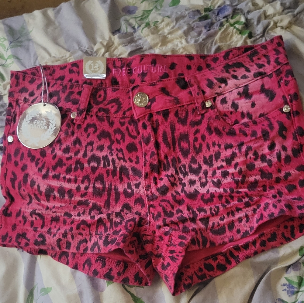 NWT Size 13 Free Culture Hot red leopard short shorts 🔥